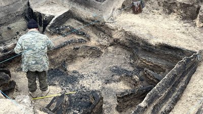 Археологи розкопали в Черкасах комору початку 15 століття Археологи розкопали в Черкасах комору початку 15 століття