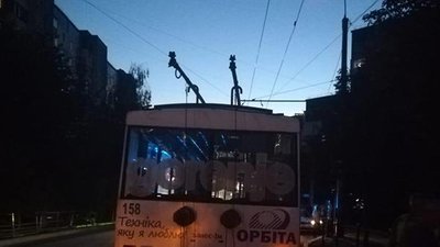 У Тернополі під колеса авто потрапив водій тролейбуса