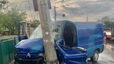 Стало відомо про стан матері та дітей, які травмувалися в ДТП у Франківську