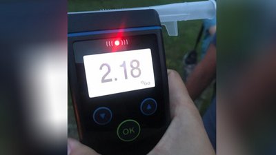 П'яний, без водійського посвідчення, ще й з пасажиром: у Черкасах затримали порушника-мопедиста