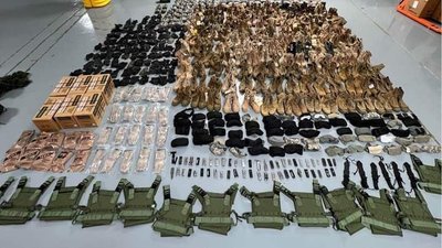 Автомобілі, медичні рюкзаки та амуніція: американські волонтери співпрацюють з тернопільськими Автомобілі, медичні рюкзаки та амуніція: американські волонтери співпрацюють з тернопільськими