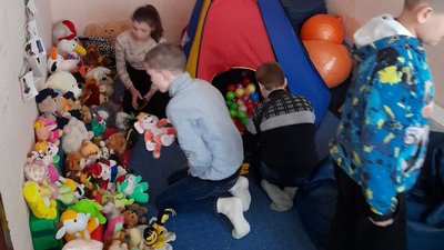 Як плюшеві зайці та синтепонові слони зцілюють від війни дитячі серця Як плюшеві зайці та синтепонові слони зцілюють від війни дитячі серця