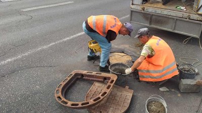 В Одесі дощ підтопив дві вулиці і зупинив транспорт В Одесі дощ підтопив дві вулиці і зупинив транспорт