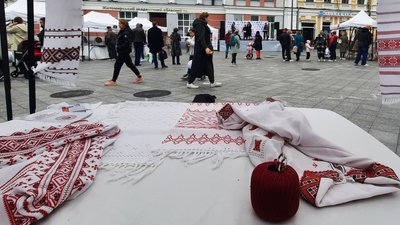 "Коло молодих митців" – у Житомирі презентували свої роботи майстри з 14 регіонів України "Коло молодих митців" – у Житомирі презентували свої роботи майстри з 14 регіонів України