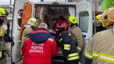 У Рівному на будівництві чоловік впав у ліфтову шахту. Поліція з'ясовує обставини У Рівному на будівництві чоловік впав у ліфтову шахту. Поліція з'ясовує обставини