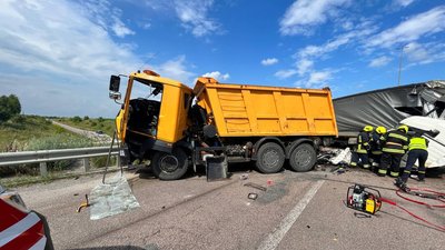 На Рівненщині сталася ДТП за участю двох вантажівок, водій однієї з них — загинув