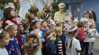 Колектив Центру дитячої й юнацької творчості передав подарунки від різних громад Житомирщини для воїнів ЗСУ на передову