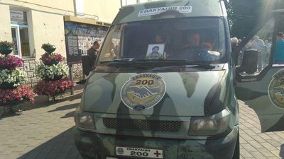 "Вантаж 200" у Луцьку. Волиняни прощаються із загиблим бійцем "Вантаж 200" у Луцьку. Волиняни прощаються із загиблим бійцем