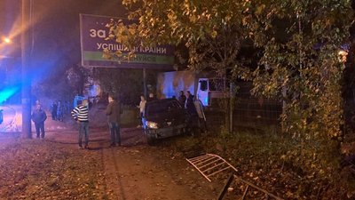 У Львові нетвереза водійка виїхала на тротуар та наїхала на пішохода