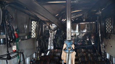 Влучив уламок боєприпасу. У Миколаєві сталася пожежа в ангарі