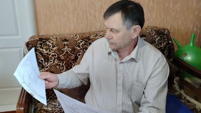 "Я хочу закарбувати історію для нащадків": художник із Житомирщини створює картини про війну в Україні "Я хочу закарбувати історію для нащадків": художник із Житомирщини створює картини про війну в Україні