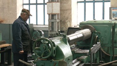 Локомотиворемонтний завод у Франківську два роки виплачує борг старого керівництва Локомотиворемонтний завод у Франківську два роки виплачує борг старого керівництва