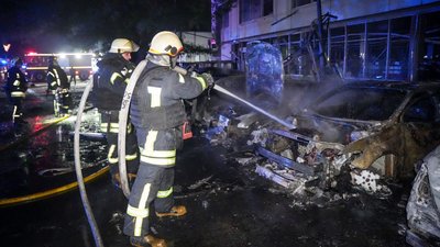 Атака на Одесу: загорілися автівки, пошкоджено магазин, є постраждалий