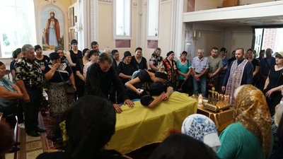 У Сумах попрощалися із захисником Сергієм Мирошниченком У Сумах попрощалися із захисником Сергієм Мирошниченком