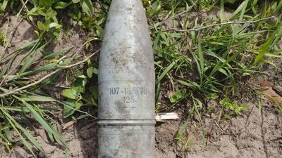 Снаряди та гранати — на Сумщині рятувальники знайшли вибухонебезпечні предмети Снаряди та гранати — на Сумщині рятувальники знайшли вибухонебезпечні предмети