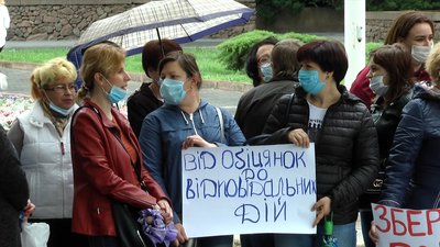 Співробітники Миколаївського дитячого центру медичної реабілітації вийшли на акцію протесту Співробітники Миколаївського дитячого центру медичної реабілітації вийшли на акцію протесту