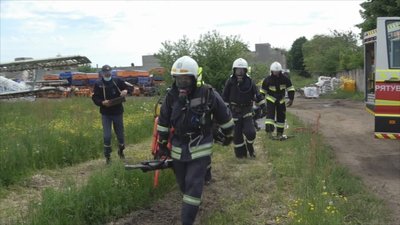 Прикарпатські пожежники провели навчання в аеропорту — гасили палаючий вертоліт Прикарпатські пожежники провели навчання в аеропорту — гасили палаючий вертоліт