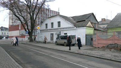 У Рівному руйнується одна з найстаріших будівель. Як реагує влада