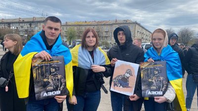 "Верніть наших дітей!" — у Черкасах просили розблокувати Маріуполь "Верніть наших дітей!" — у Черкасах просили розблокувати Маріуполь