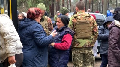Забирали їжу, а набирати воду водили під конвоєм: як в російській окупації жили люди з Вікторівки Забирали їжу, а набирати воду водили під конвоєм: як в російській окупації жили люди з Вікторівки