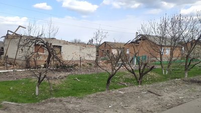 Зерносховище та приватні домогосподарства розбомбили російські війська у Кириківці, що на Охтирщині Зерносховище та приватні домогосподарства розбомбили російські війська у Кириківці, що на Охтирщині