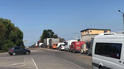 Проти приєднання до ОТГ. На Прикарпатті селяни перекривали дорогу державного значення Проти приєднання до ОТГ. На Прикарпатті селяни перекривали дорогу державного значення