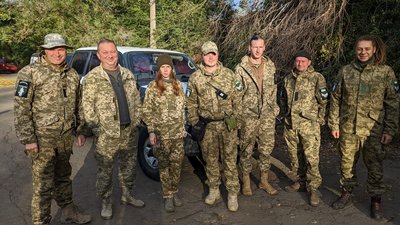 Про покинуту техніку, тіла росіян та спілкування з рідними: одеські волонтери розповили про ексгумацію військових Про покинуту техніку, тіла росіян та спілкування з рідними: одеські волонтери розповили про ексгумацію військових