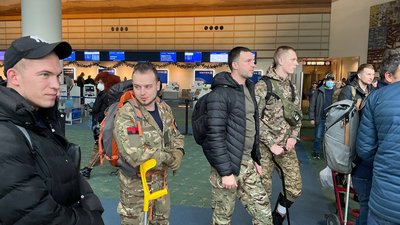 Військовий Максим "Доц" повернувся на Полтавщину після протезування ноги, яке зробив у США Військовий Максим "Доц" повернувся на Полтавщину після протезування ноги, яке зробив у США