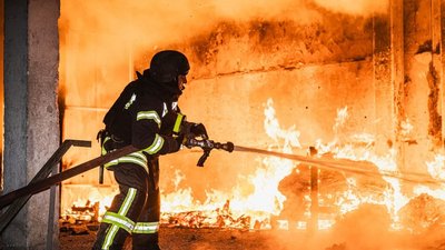 Внаслідок влучання БпЛА у Холодногірському районі Харкова спалахнула пожежа на складі
