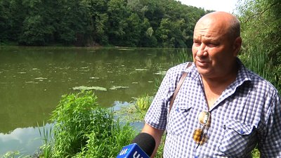 У Житомирі четверту добу каналізаційні стоки забруднюють річку Тетерів У Житомирі четверту добу каналізаційні стоки забруднюють річку Тетерів