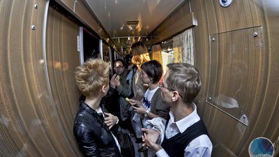 Фото з вагона, де читали поезію Фото з вагона, де читали поезію