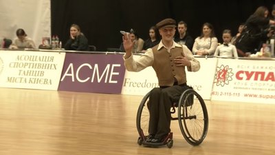 Став чемпіоном України у спортивних танців на візках. Іван Сівак. СУСПІЛЬНЕ | ВІДЕОНОВИНИ