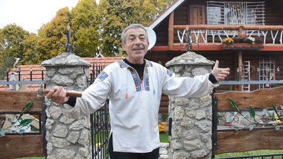 Інженер із Тернопільщини 20 років будував хату та 11 тематичних будиночків Інженер із Тернопільщини 20 років будував хату та 11 тематичних будиночків