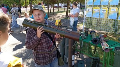 Виставка зброї в місті Гайворон