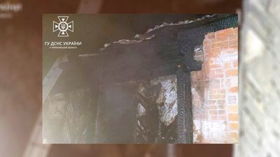 Пожежа будинку на Чернігівщині: рятувальники виявили тіла двох загиблих Пожежа будинку на Чернігівщині: рятувальники виявили тіла двох загиблих