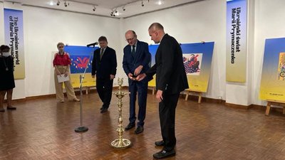 В Індії відкрили виставку "Український світ Марії Примаченко" В Індії відкрили виставку "Український світ Марії Примаченко"