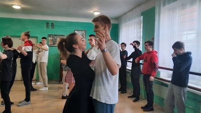 Вальс з вірою в перемогу. У кропивницькій школі готуються до випускного вечора