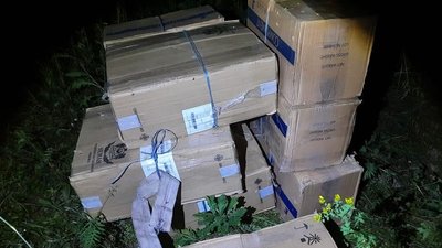 12 ящиків сигарет виявили закарпатські прикордонники поблизу кордону з Угорщиною 12 ящиків сигарет виявили закарпатські прикордонники поблизу кордону з Угорщиною