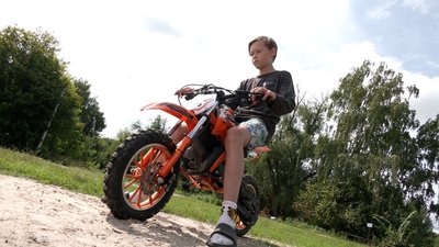 Діти з подарунками Діти з подарунками