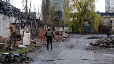 Безпечних районів тут не залишилось: як живуть люди у прифронтовому Торецьку на Донеччині Безпечних районів тут не залишилось: як живуть люди у прифронтовому Торецьку на Донеччині
