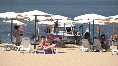 У Черкасах відпочивальників навчили рятувати людей, які тонуть У Черкасах відпочивальників навчили рятувати людей, які тонуть