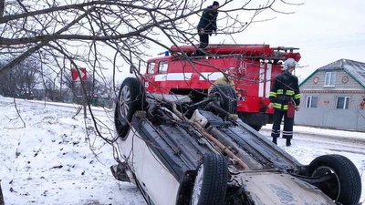 Поблизу Добровеличківки машина перекинулась на дах