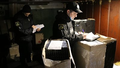 На Херсонщині правоохоронці вилучили сигарети без акцизних марок на суму понад 2 млн гривень На Херсонщині правоохоронці вилучили сигарети без акцизних марок на суму понад 2 млн гривень