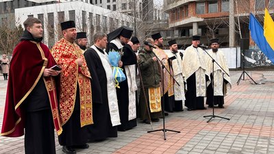 У Тернополі священники відправляють панахиду за загиблими Героями Небесної Сотні