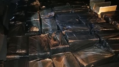 Зупинили за несправність: на Рівненщині чоловік віз понад 5000 блоків цигарок без документів Зупинили за несправність: на Рівненщині чоловік віз понад 5000 блоків цигарок без документів