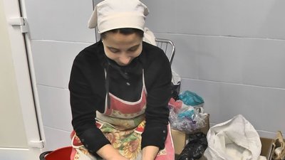 У громаді на Волині щодня готують по двісті банок тушкованого м'яса для захисників України У громаді на Волині щодня готують по двісті банок тушкованого м'яса для захисників України