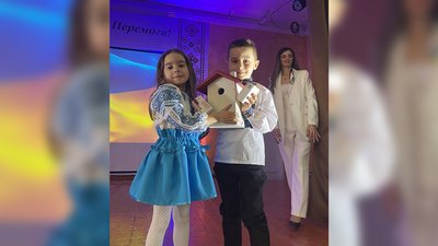 Благодійні концерти та вироби дітей. У школі Чернівців зібрали майже 60 тисяч гривень на дрон для військових
