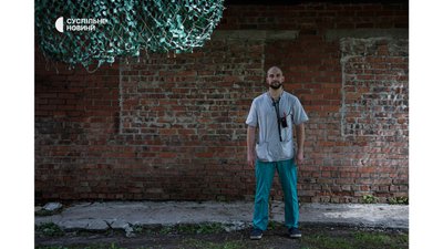 "Медикам нити не можна. В окопах ще гірше" — історії лікарів Донбасу