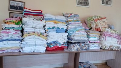 Благодійники з Тернополя роздали переселенкам вісімдесят бебі-боксів
