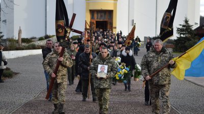 На Тернопільщині попрощалися із загиблим військовослужбовцем Тарасом Ткачуком